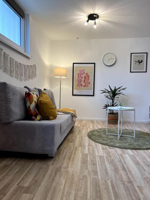 Zentrale Mit Balkon